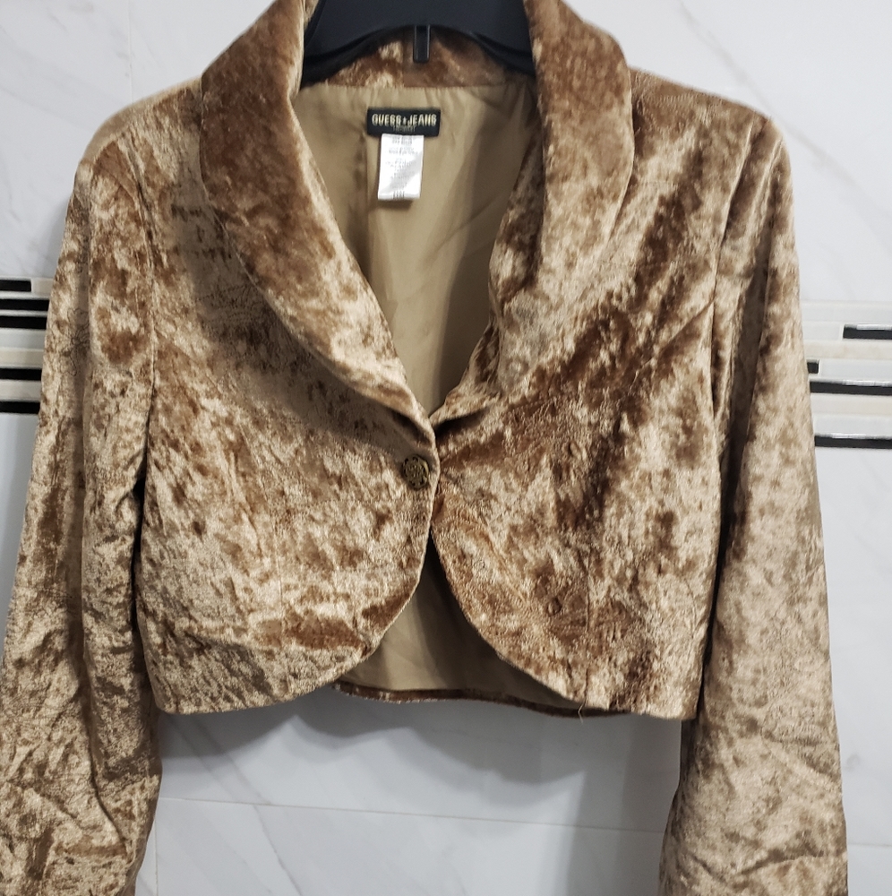 Pull over/light jacket